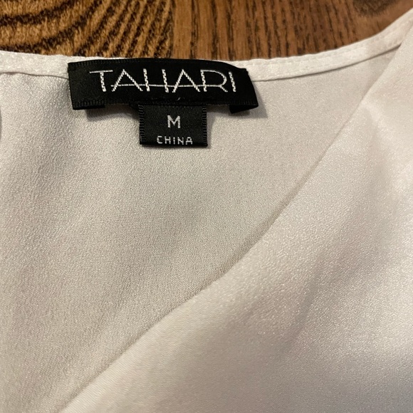 Tahari White Sleeveless Blouse Size Medim - Picture 3 of 3